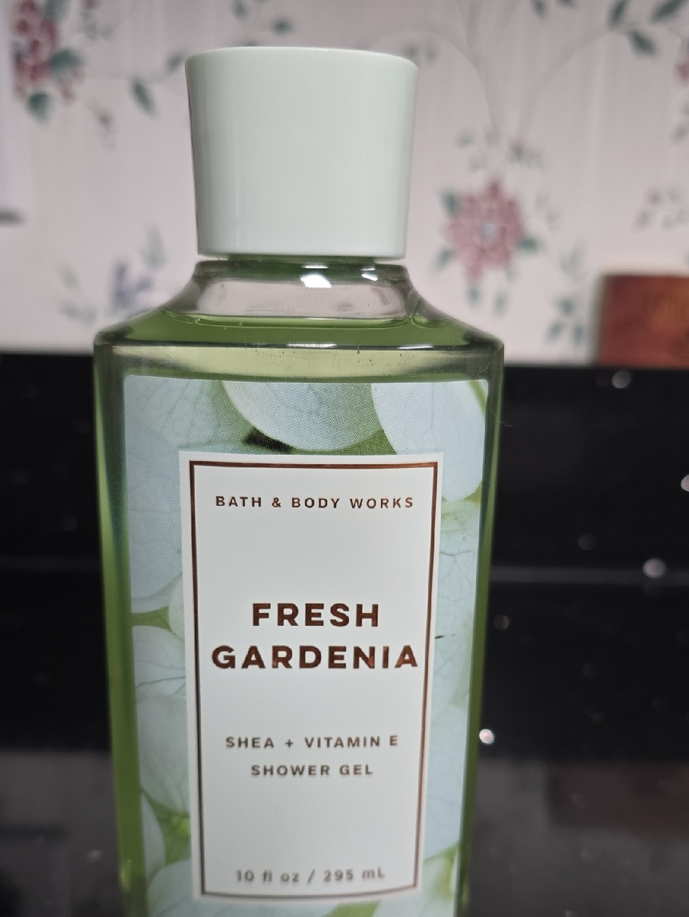 2X HOST PICK. New. Bath & Body Works Fresh Gardenia Shower Gel - Green